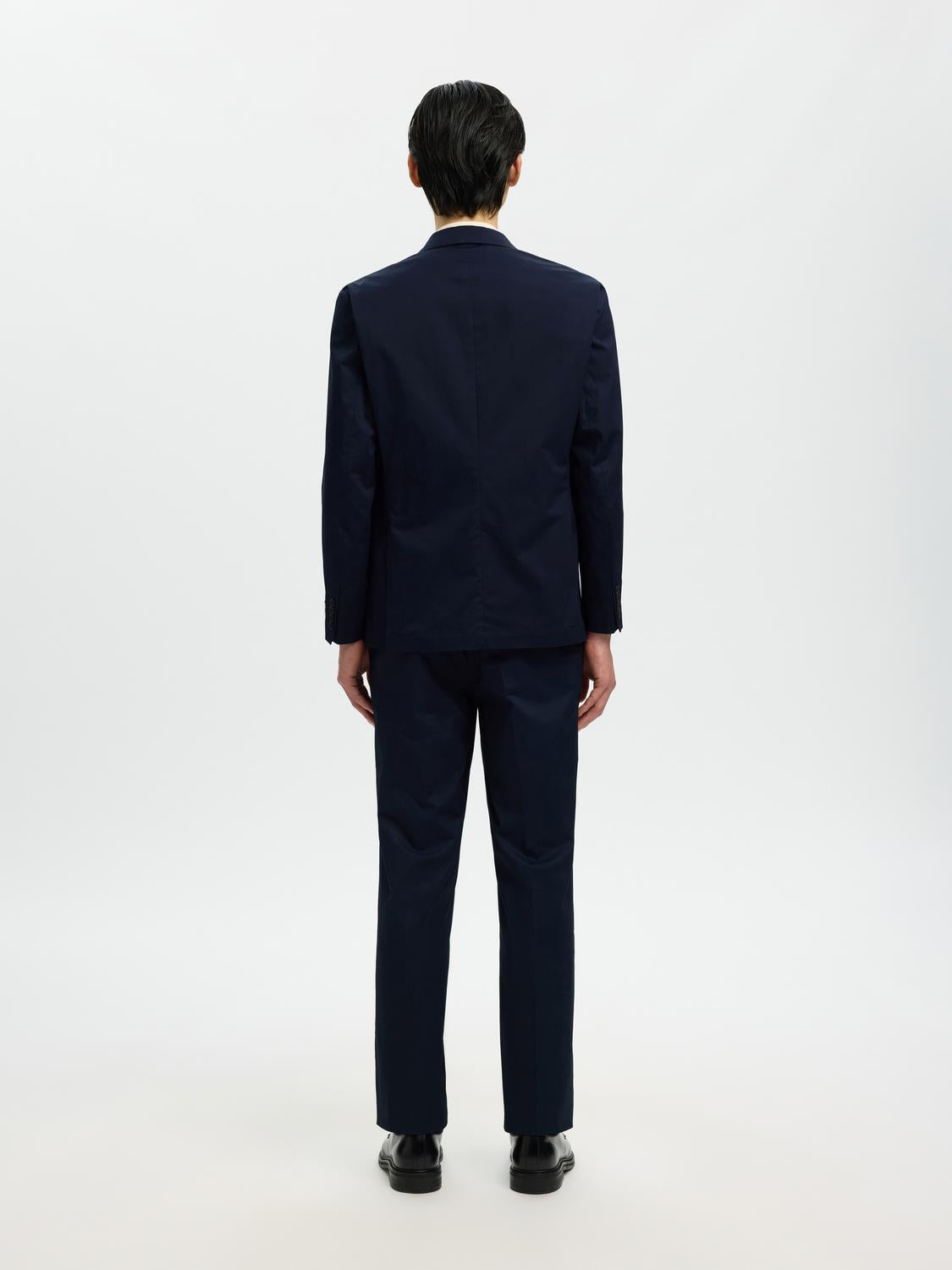 model_shot-back